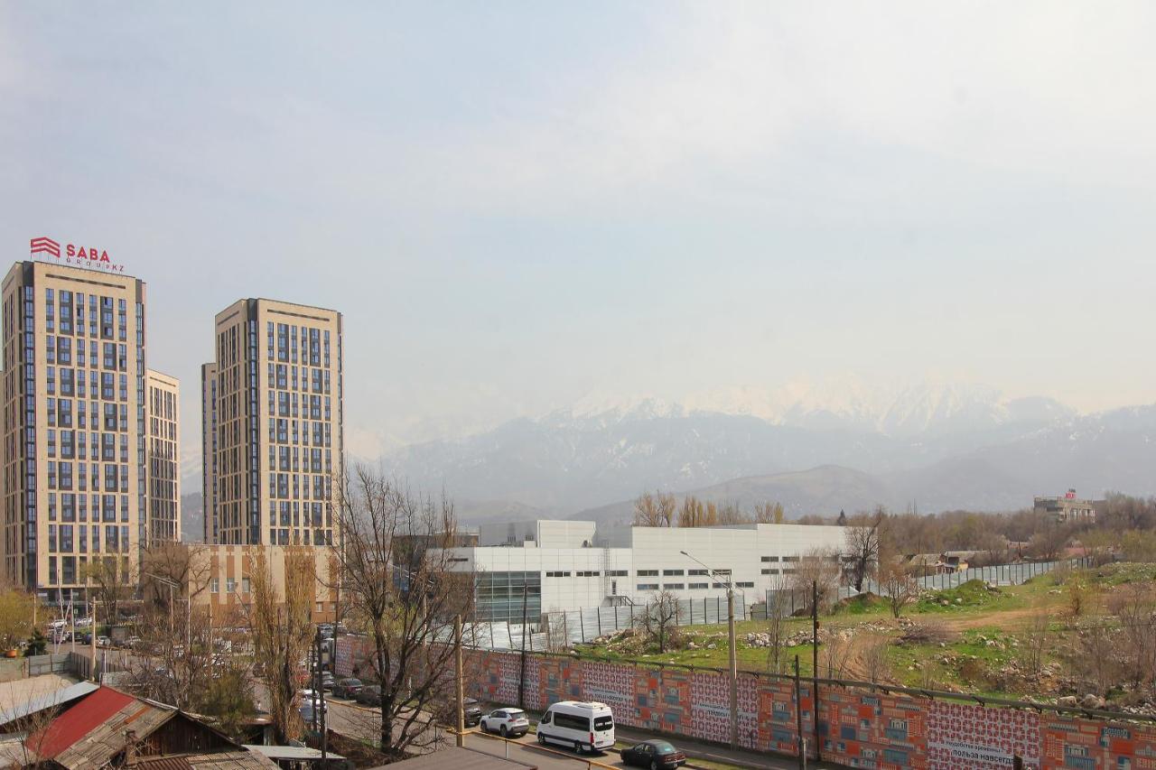 Комфортная квартира напротив Mega Center ЖК Braun - Chambres d'hôtes Almaty