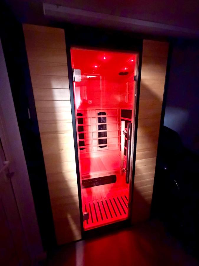 Luxury Spa Retreat with HotTub, Sauna and Massage Chair - Chambres d'hôtes Great Baddow