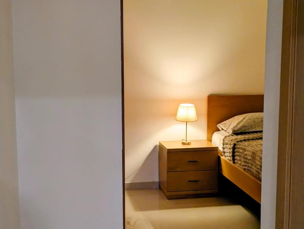 Praia Urban Hub - 2BdR 4th Floor City View and Wi-Fi - B&B Praia