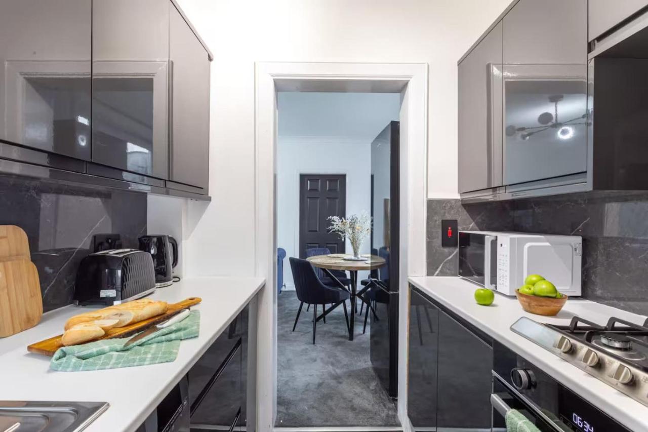 Modern 3-Bed Apartment, Free Parking, Glasgow - Chambres d'hôtes Glasgow