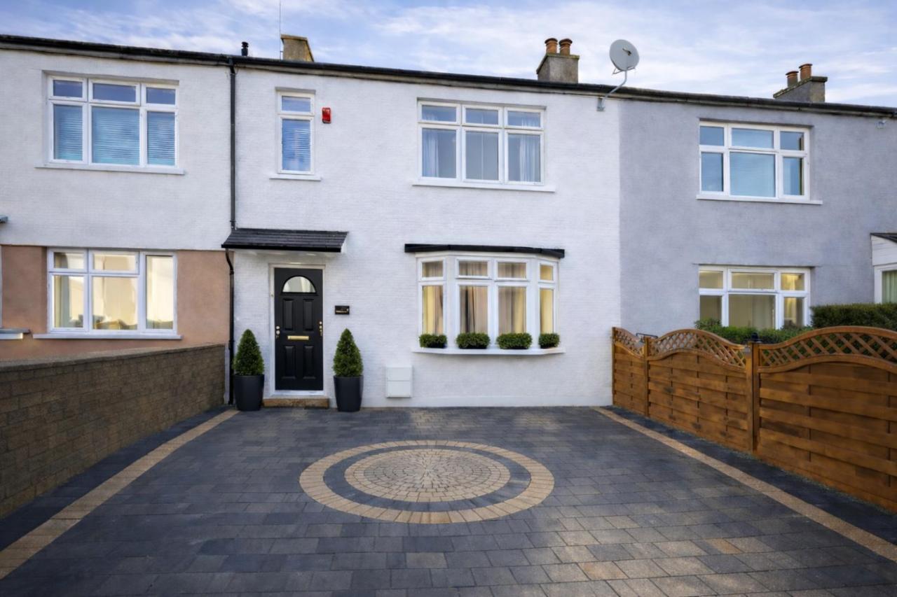 West London House with Parking and Garden, Sleeps 6 - Bed and Breakfast Ealing