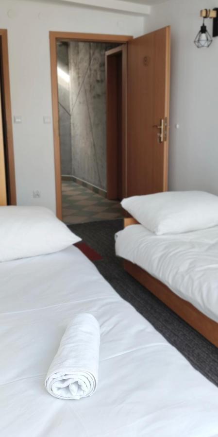 Camera Doppia con Letti Singoli con Bagno
