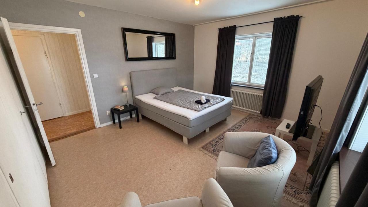 9 rums lägenhet med öppen spis och balkong i Ljungaverk - Chambres d’hôtes Ljungaverk