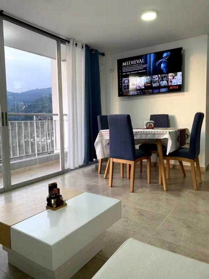 Comodo Apto 2Hab con Piscina, Gym y Balcón - B&B Floridablanca
