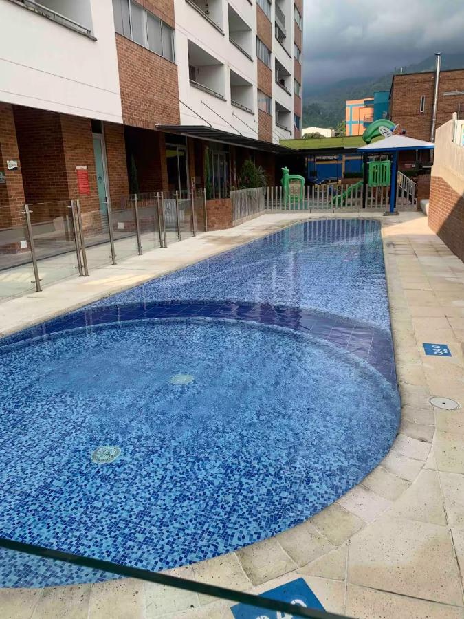 Comodo Apto 2Hab con Piscina, Gym y Balcón - B&B Floridablanca