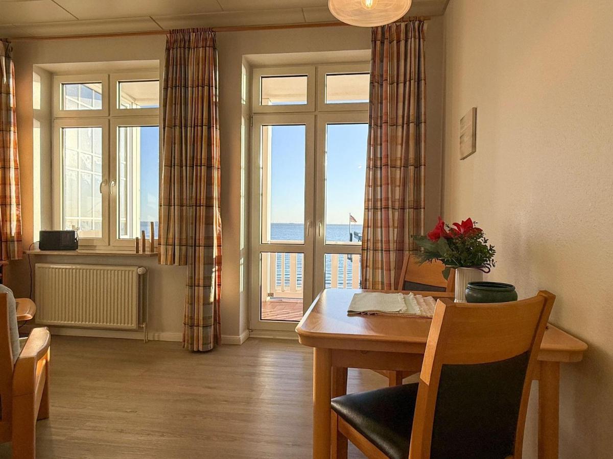 Gaestehaus-Gorch-Fock-Wohnung-3-mit-direktem-Meerblick - B&B Wyk auf Föhr