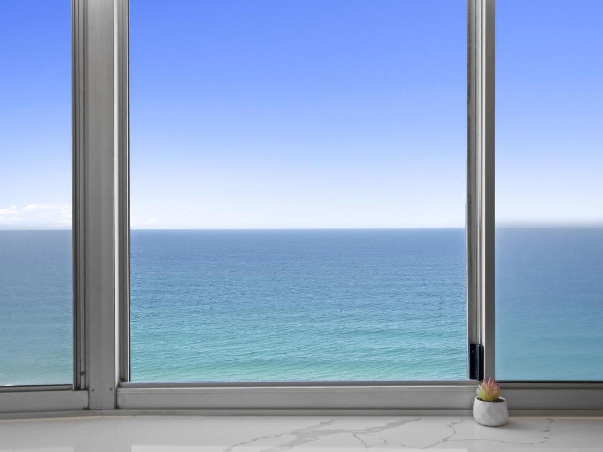 Timeless 3BR Oceanview stay in Surfers Free parking - B&B Gold Coast