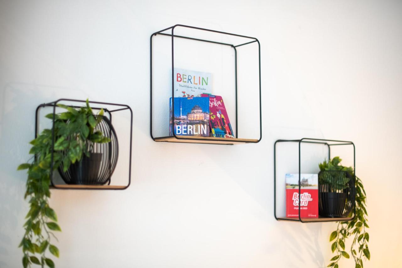DROY by ROCKCHAIR Apartments l SUPERHOST Status l 2 Bedroom Boxspringbeds next to Center "Kurfürstendamm" - Cozy Family & Business Flair welcomes you! - Chambres d'hôtes Berlin