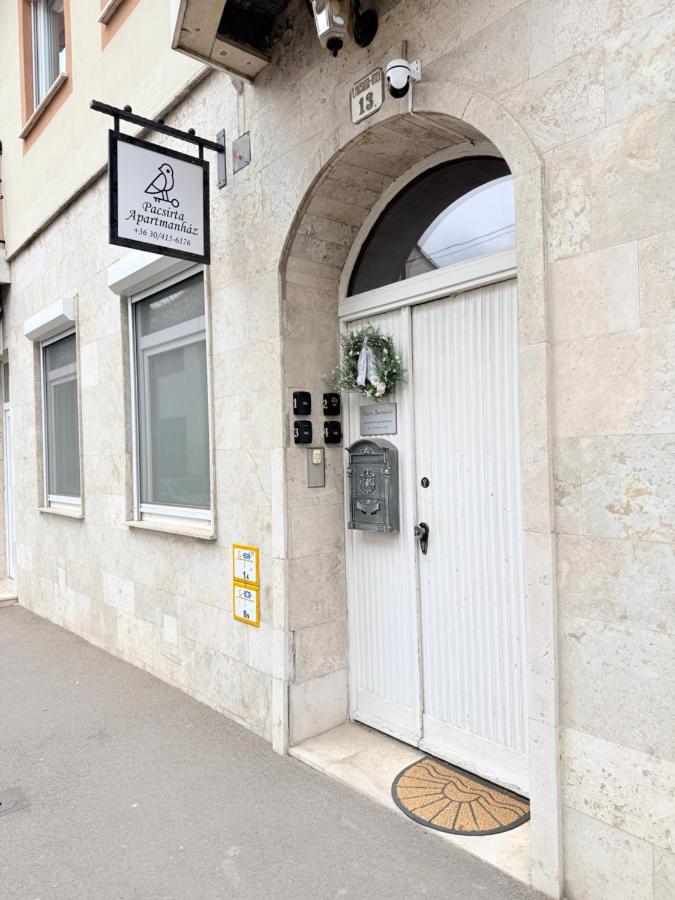 Pacsirta Apartmanház - Bed and Breakfast Eger