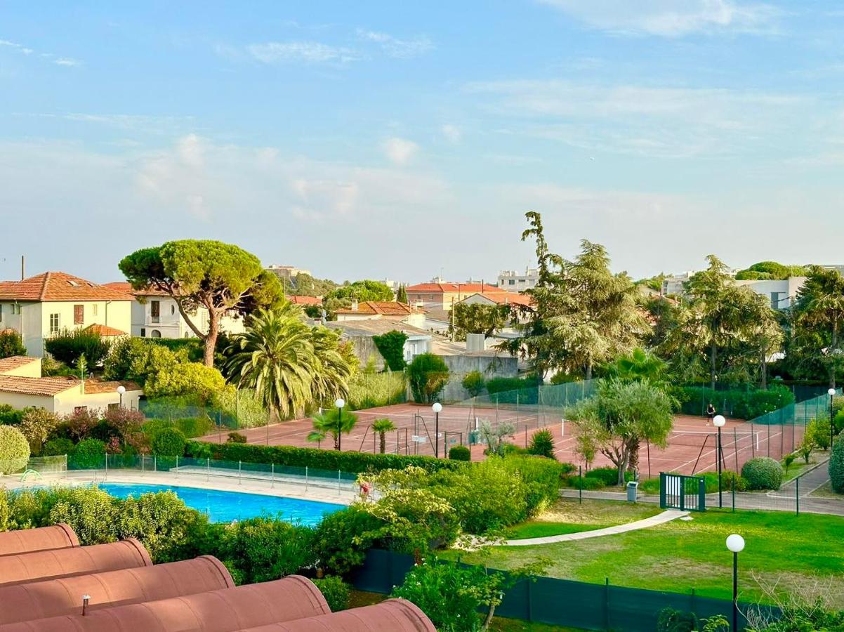 Parc Vélusine - T2 lumineux, 4 couchages, clim, terrasse, parking, 2 piscines&tennis - Chambres d'hôtes Antibes