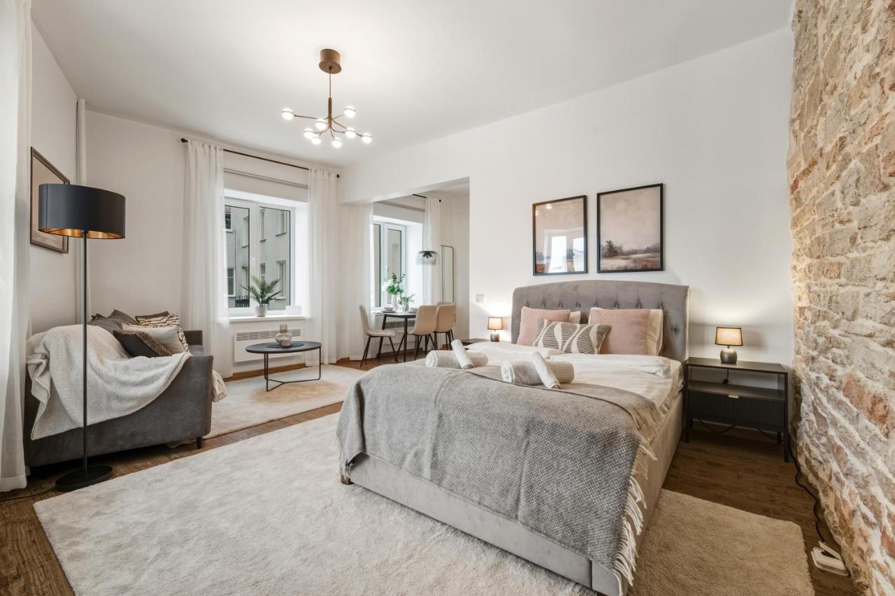 Old Town design studio - 3 min to Christmas market - Chambres d'hôtes Tallinn