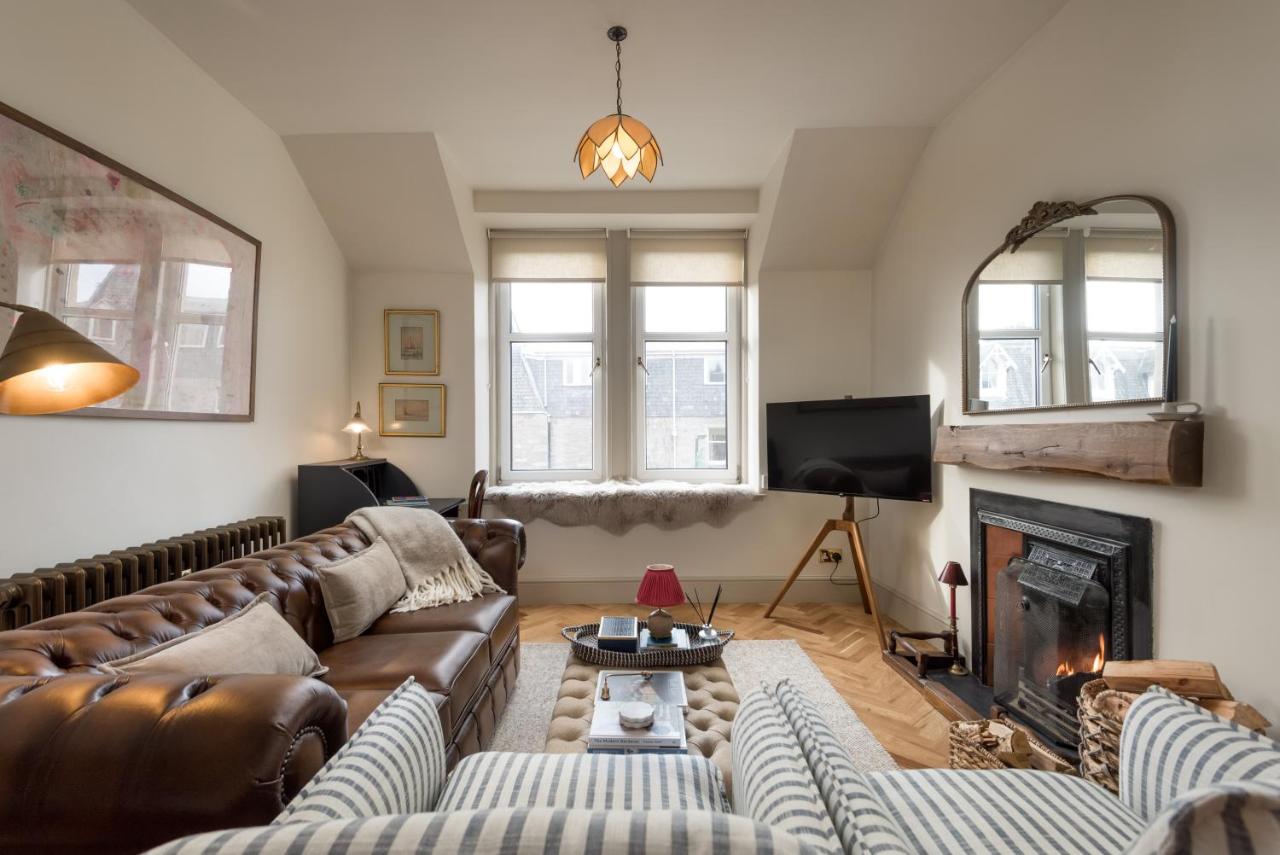 The Wee Alba - Luxury Central Pitlochry 2-Bed Flat with Cosy Fire - Bed and Breakfast Pitlochry