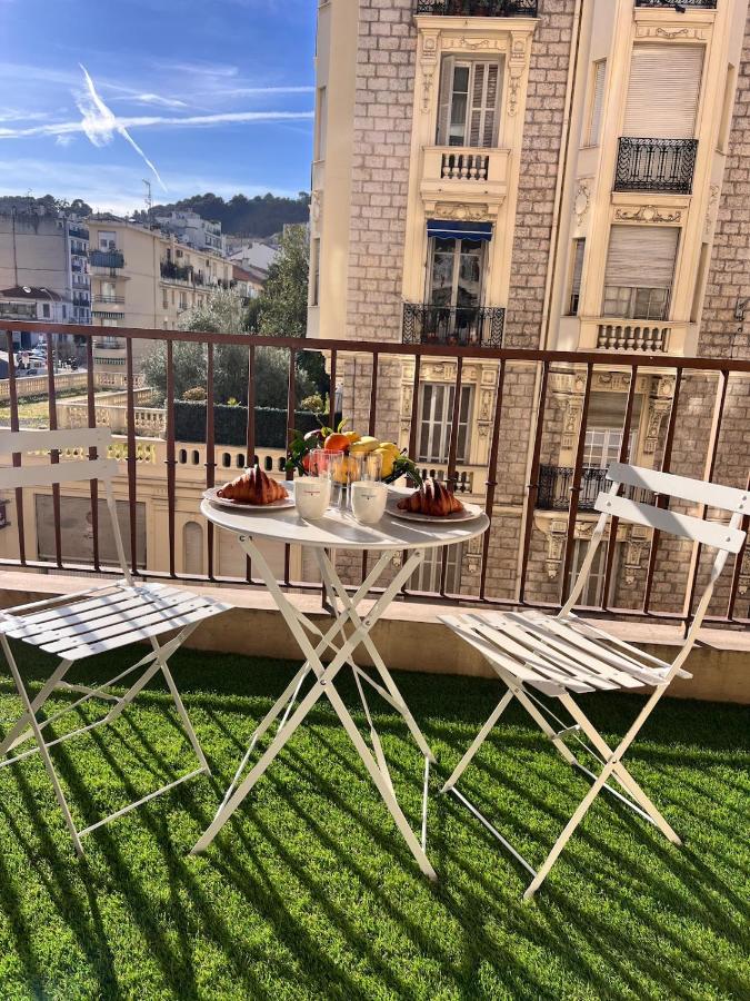 Charme niçois, 15min de la mer, 3 chambres, climatisation, terrasse - B&B Niza