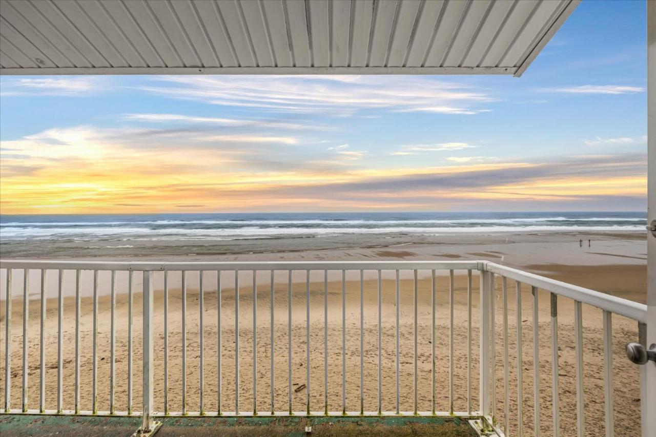 Oceanfront King Suite With Full Kitchen Beach Access Pool & Hot Tub - Chambres d'hôtes Lincoln City