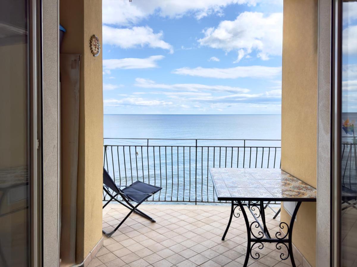 Casa Andrea - Frontemare con Terrazza - B&B Giardini-Naxos