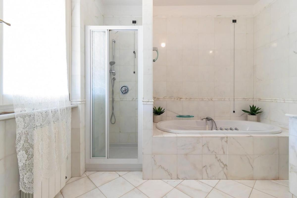Villa Alberta With Reserved Beach Spot - B&B Marina di Massa