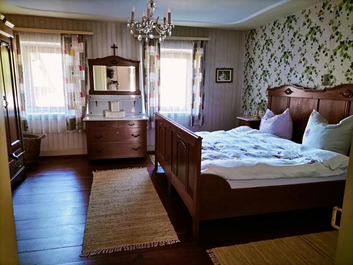 Camera Matrimoniale con Bagno in Comune 