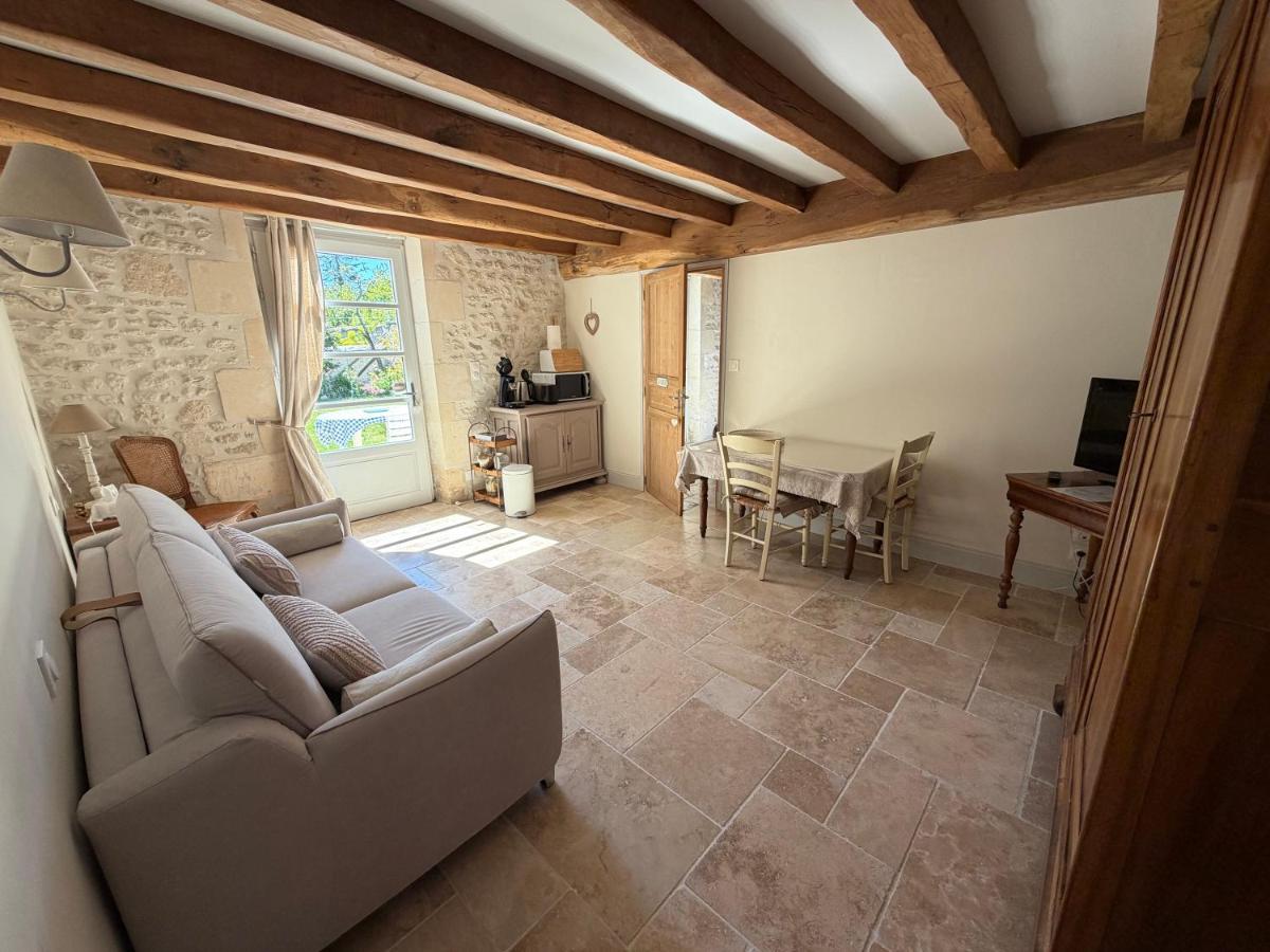 Suite de charme dans une maison charentaise - Ferienwohnung Cozes