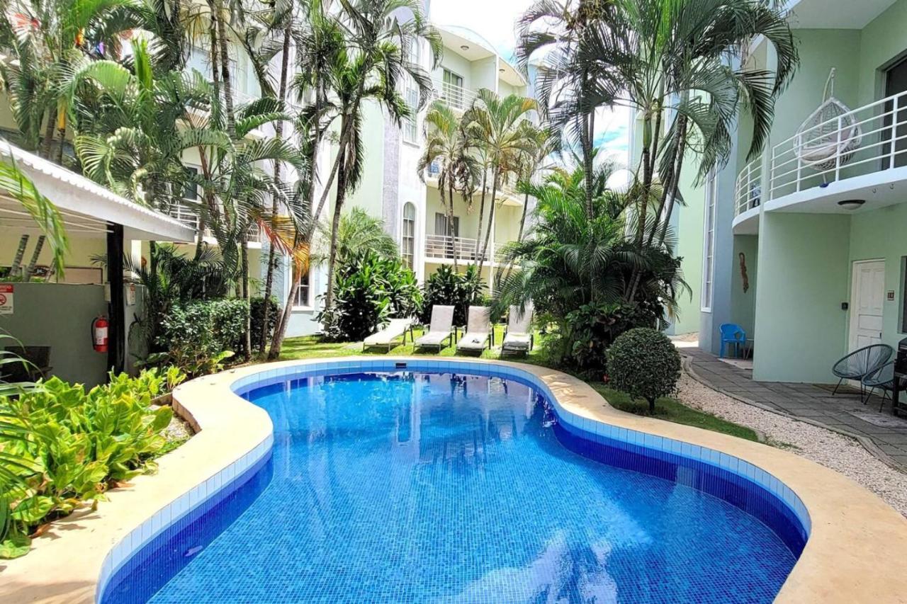 VV2 42 - Bright Tama 2BR Condo Walk to Beach and Pool - Bed and Breakfast Tamarindo