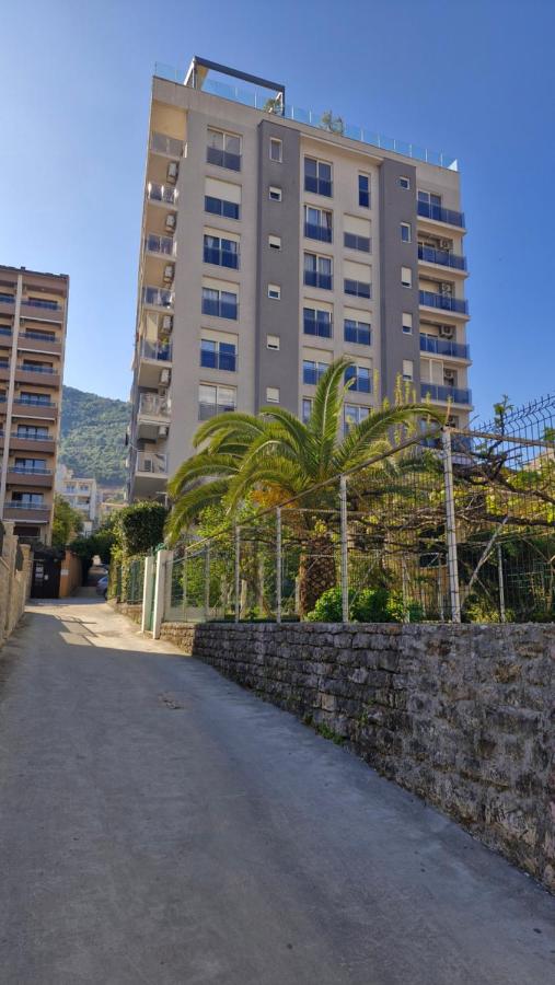 Fortunela Studio Apartment - Bed and Breakfast Budva
