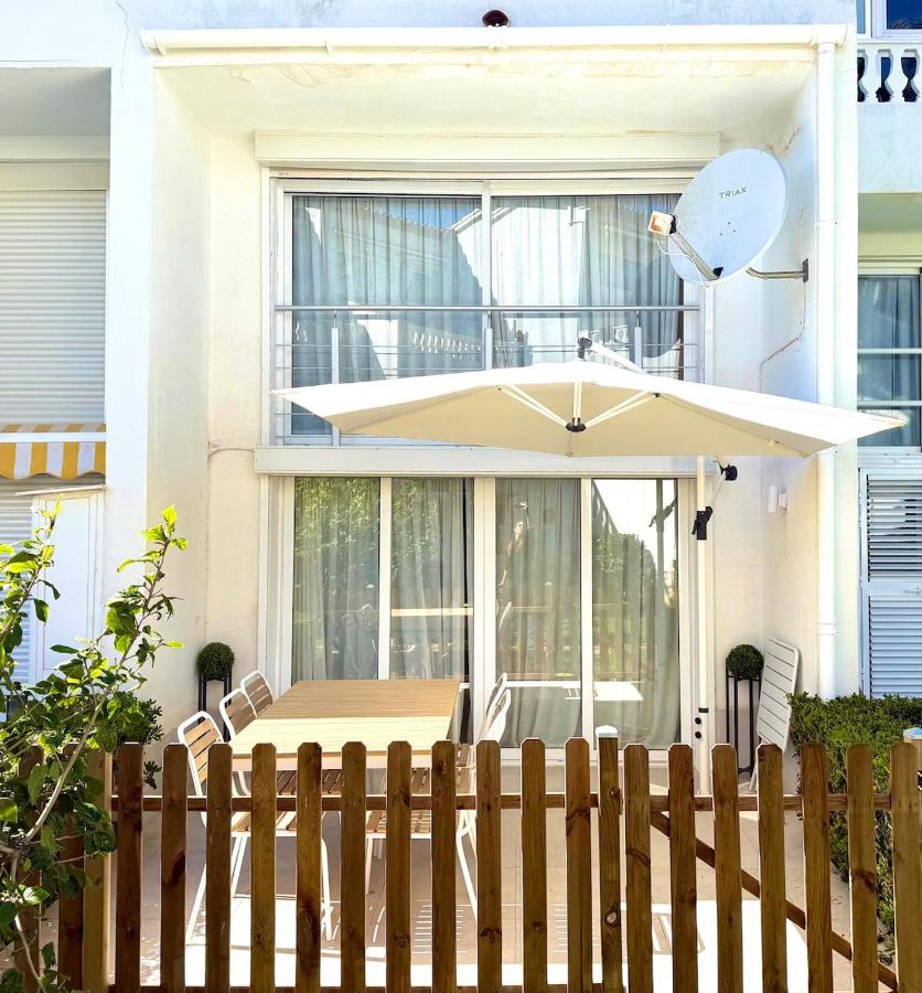 Precioso bungalow con piscina en 1a Linea Playa - Bed and Breakfast Denia