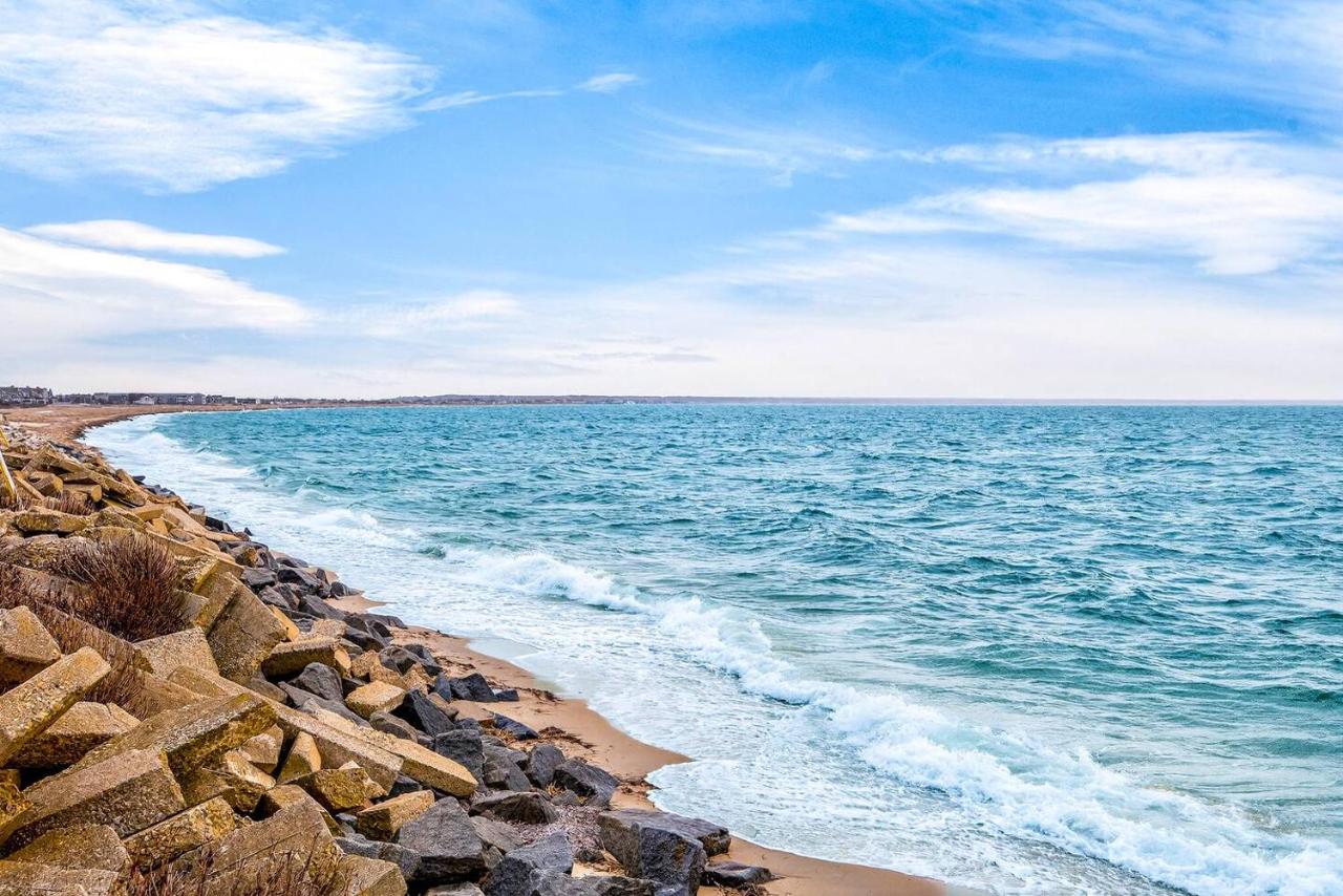 Steps to Beach - Private Deck, Parking, AC - B&B Provincetown