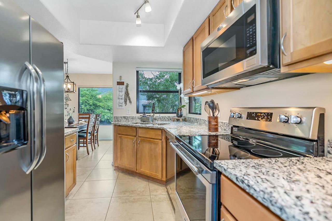 Spacious Tucson Retreat 3 King Beds PoolsSpas, Mountain Views, HikingGolf - B&B Tucson