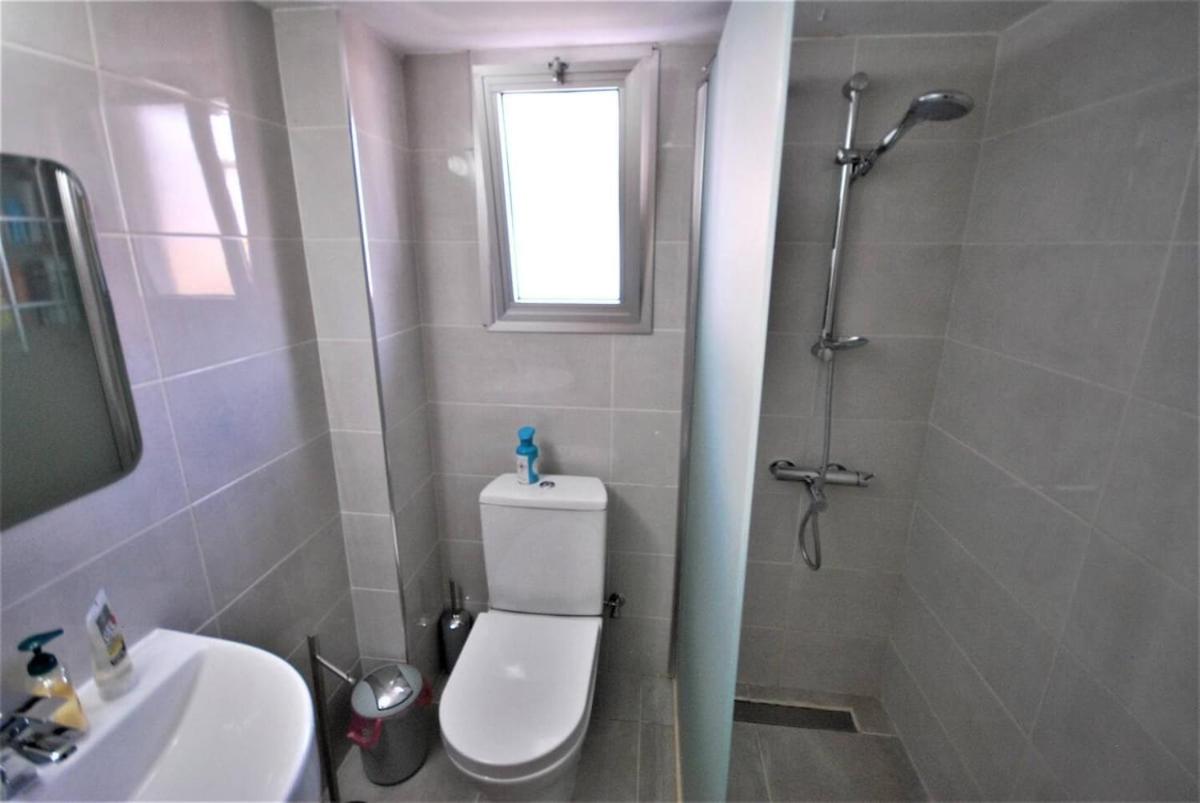 Gorgeous 3 bedroom apartment next to Limassol Park - B&B Limassol