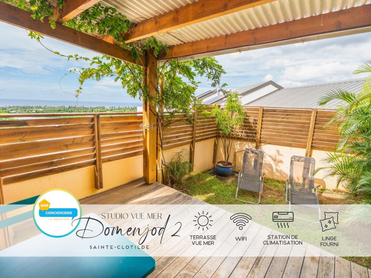 DOMENJOD 2 - Studio vue mer - 2 voyageurs - Bed and Breakfast Sainte-Clotilde