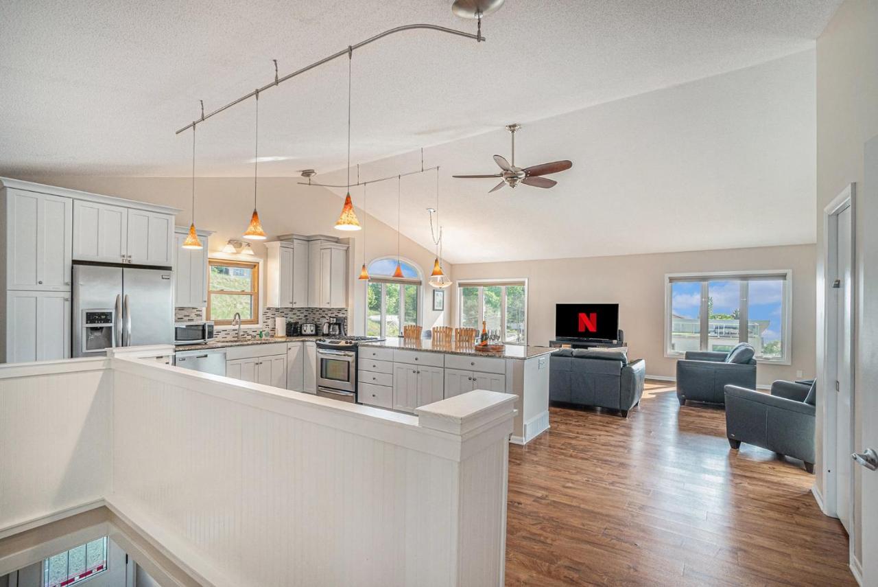 Spacious 4BDR Blue Haven Cottage in Grand Haven 150 - Chambres d’hôtes Grand Haven