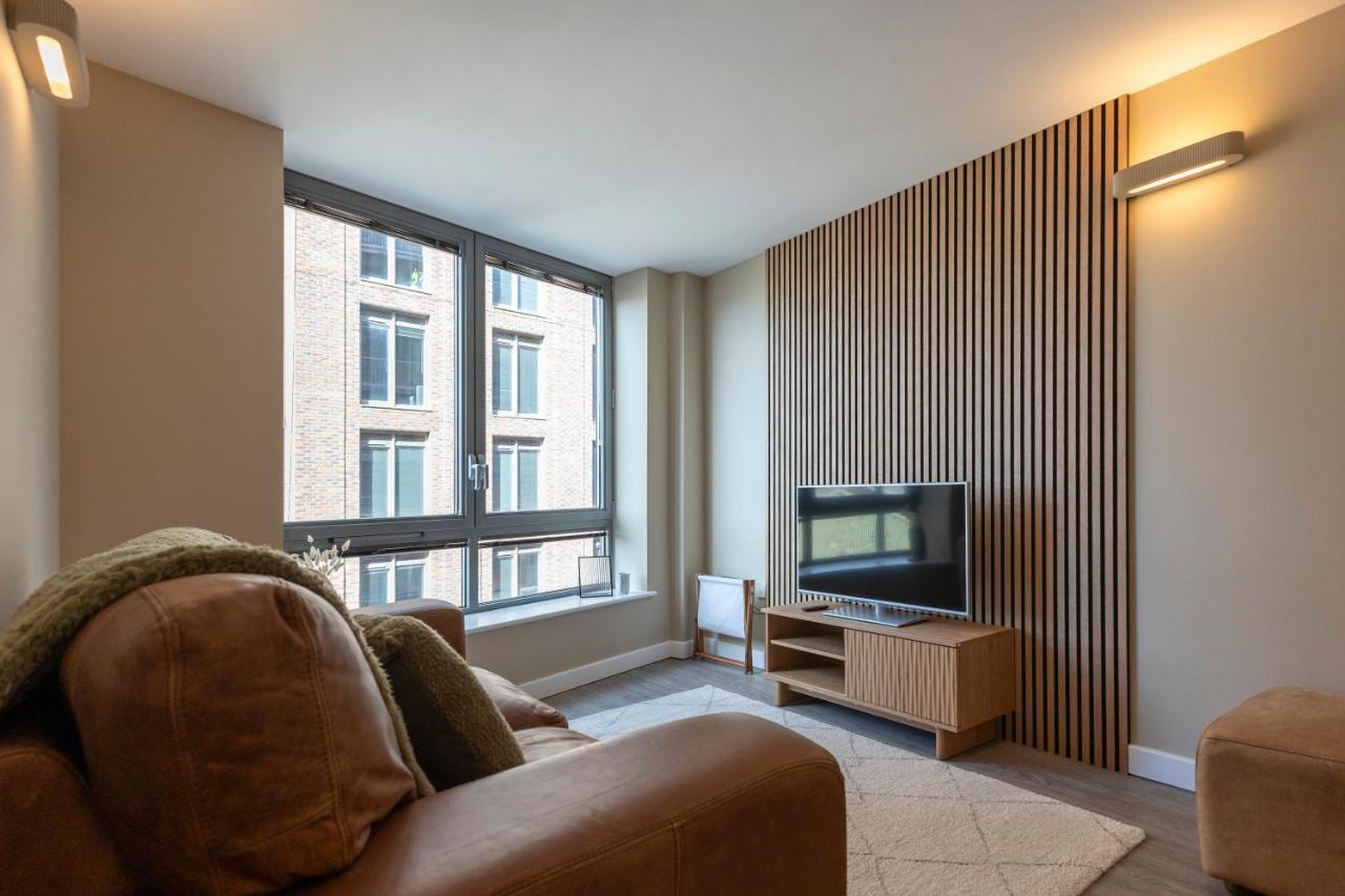Beautiful 1-bed apartment in Nottingham by Renzo, Ideal for Contractors, Central Location, Free Wi-Fi! - Chambres d'hôtes Nottingham