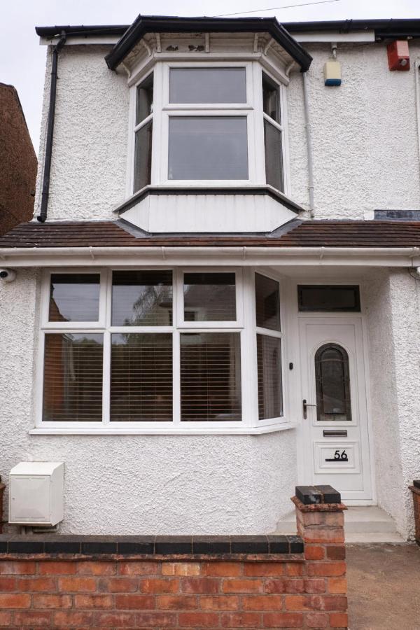 Lily's Pad - 3BR House, Cosy City Living, Patio, Parking - Bed and Breakfast Birmingham
