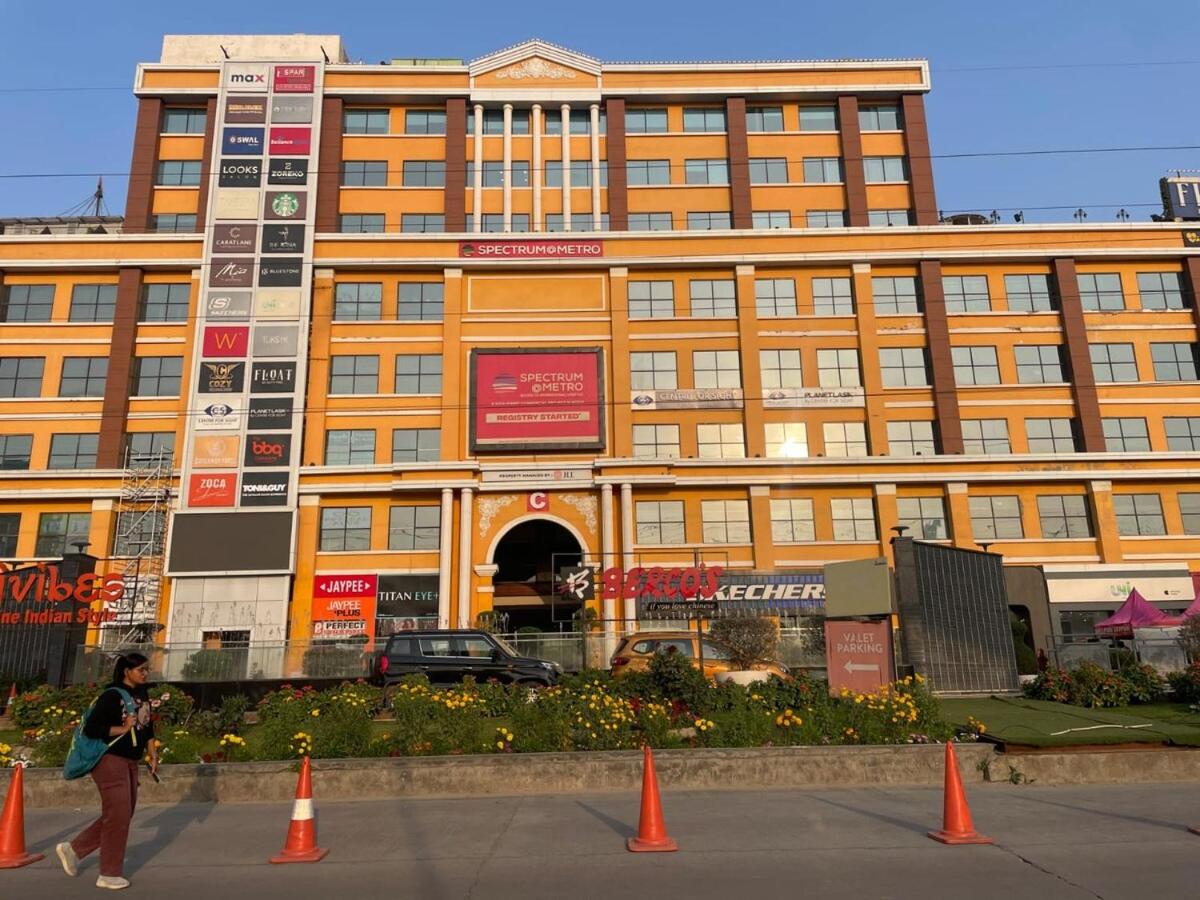 Elegant 1BHK Studio Medanta Front - Chambres d'hôtes Noida