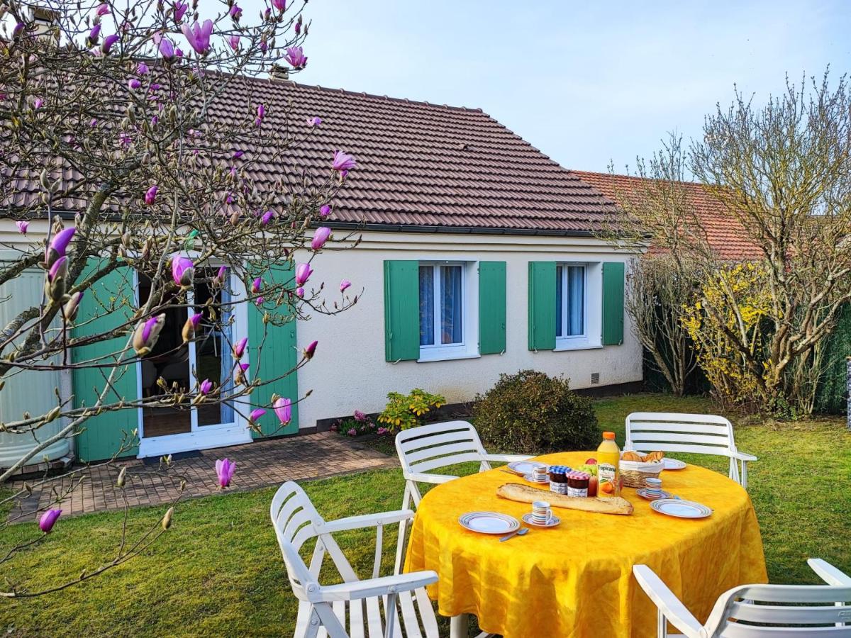 Maison Familiale - 7 personnes - Parking privé & Jardin - Disney 24 min - Chambres d'hôtes Tournan-en-Brie
