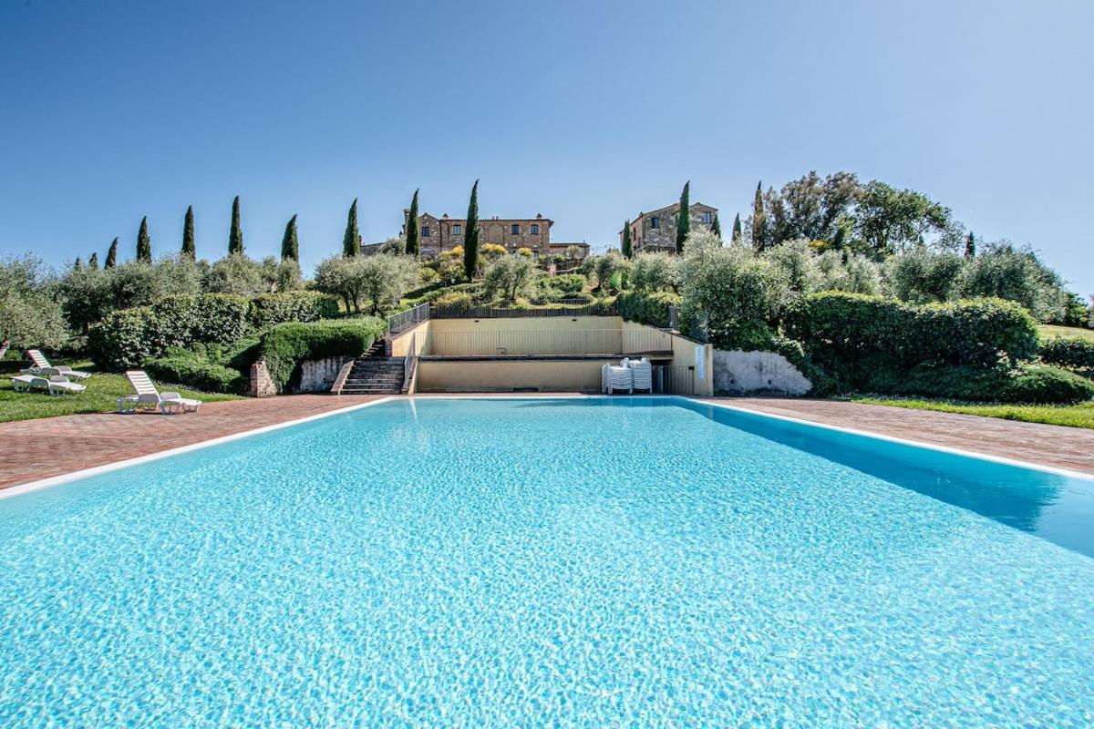 Family Breeze - Palazzo Monaci, panorami incredibili e piscina sulle colline toscane - Chambres d'hôtes Asciano