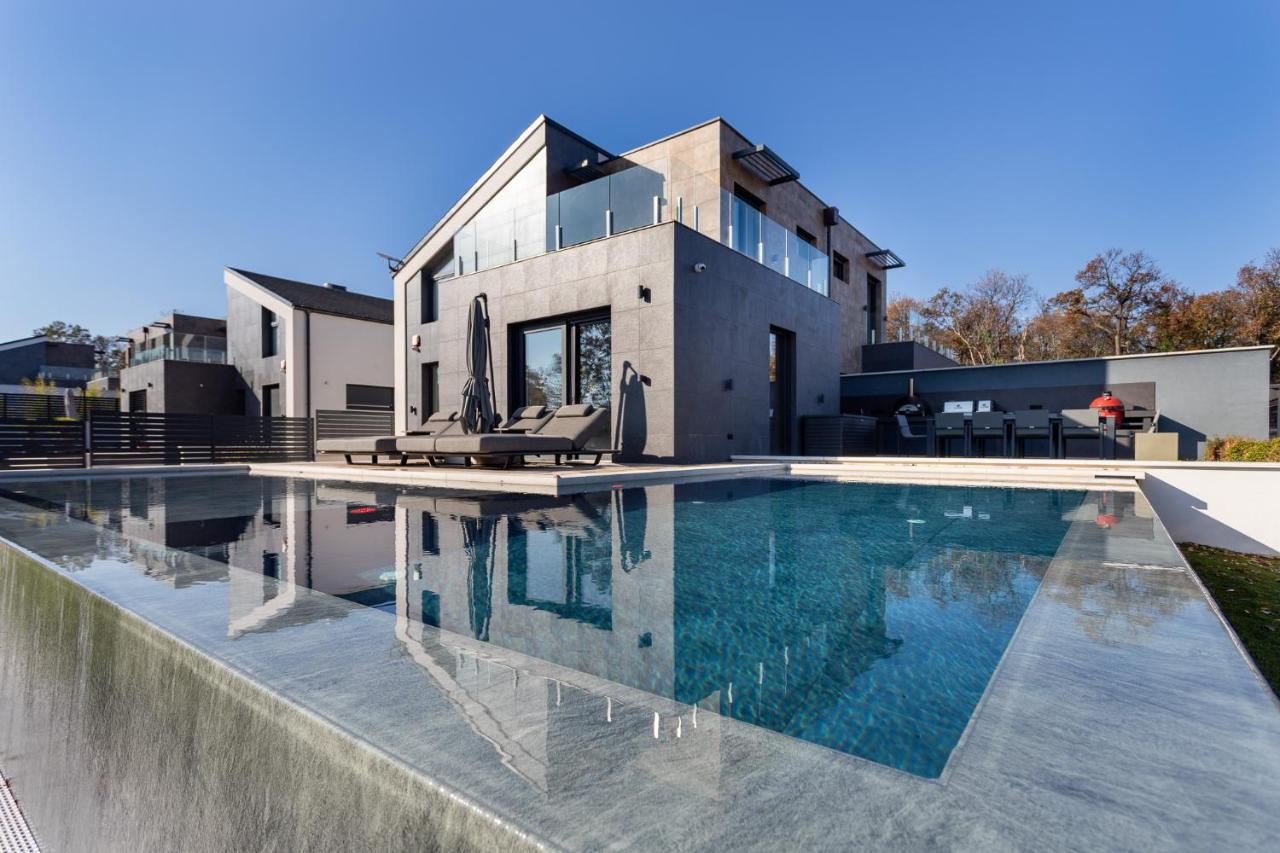 Villa Porta Verde IV - Infinity pool BBQ Luxury - Bed and Breakfast Balatonalmádi