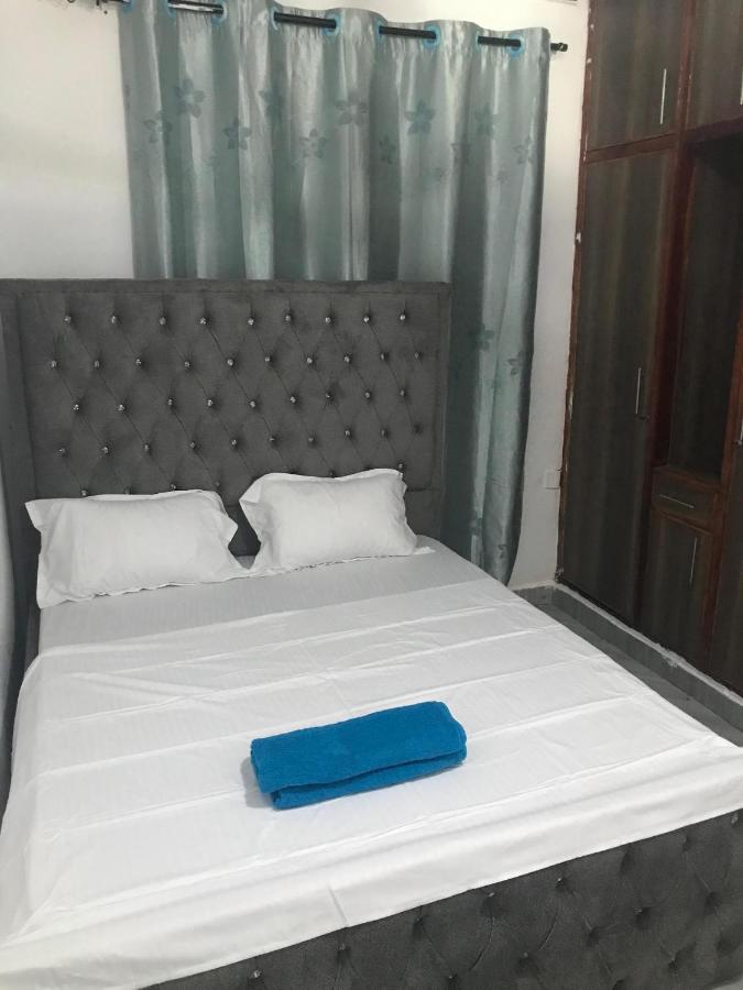 Liliness suits - B&B Malindi