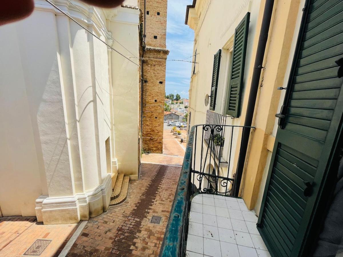 Palazzo Aglione in the historic center - B&B Spoltore