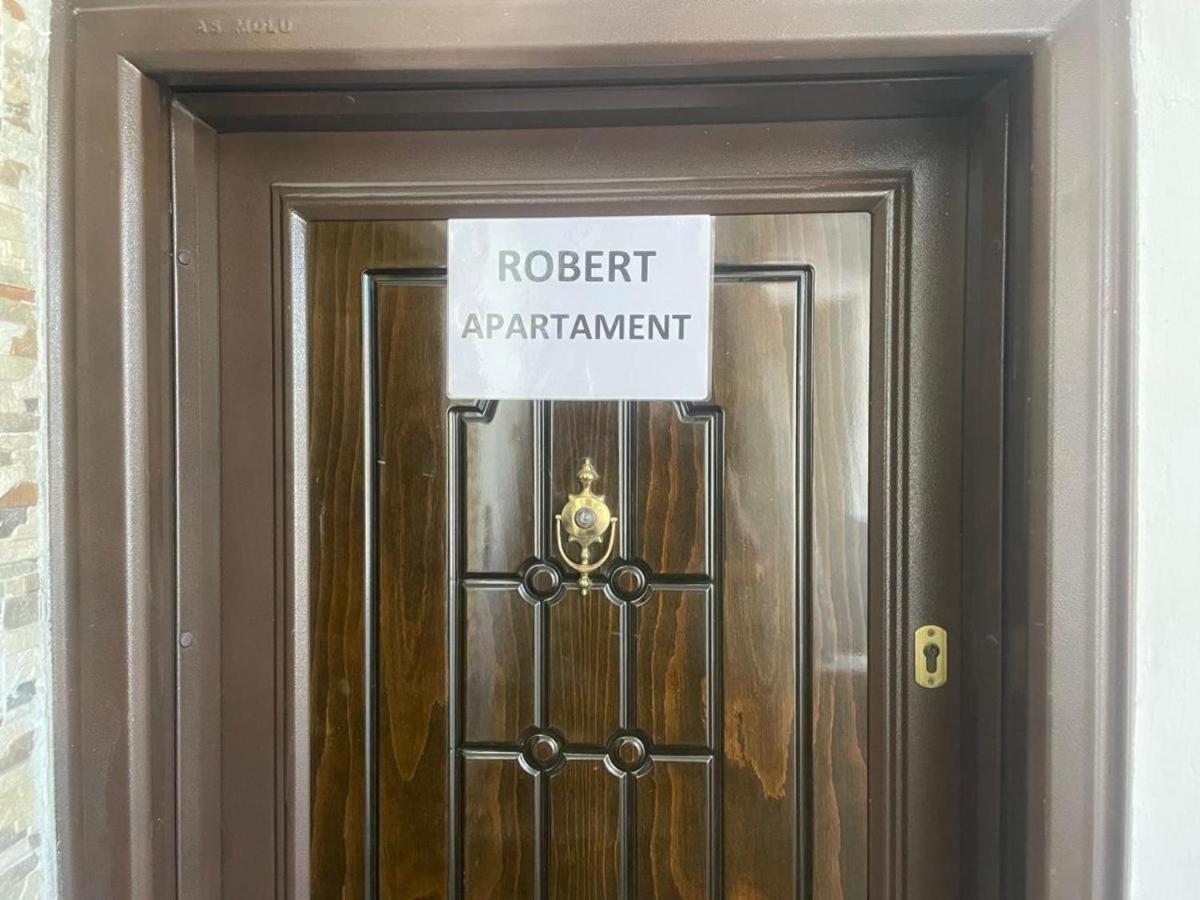 Robert Apartament Center - Bed and Breakfast Berat