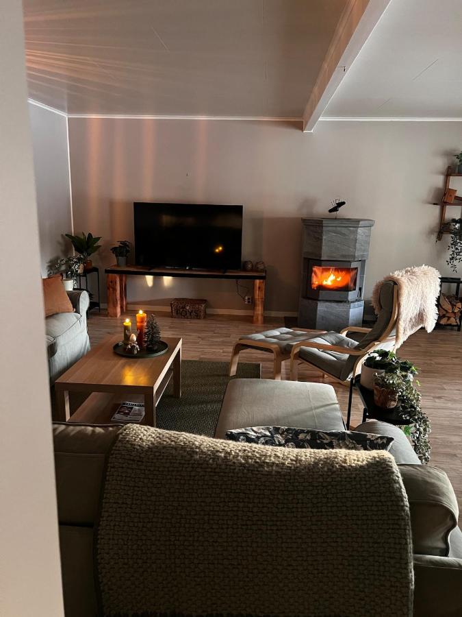 Vakantiehuis met boszicht op 2,5 hectare grond inclusief bedlinnen & schoonmaak - Ferienwohnung Lillhärdal
