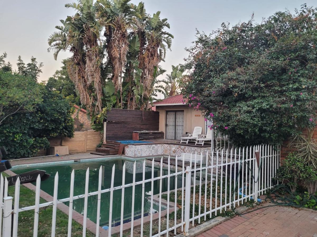 Dream Big Bougainvillea 2 bedroom cottage - B&B Centurion