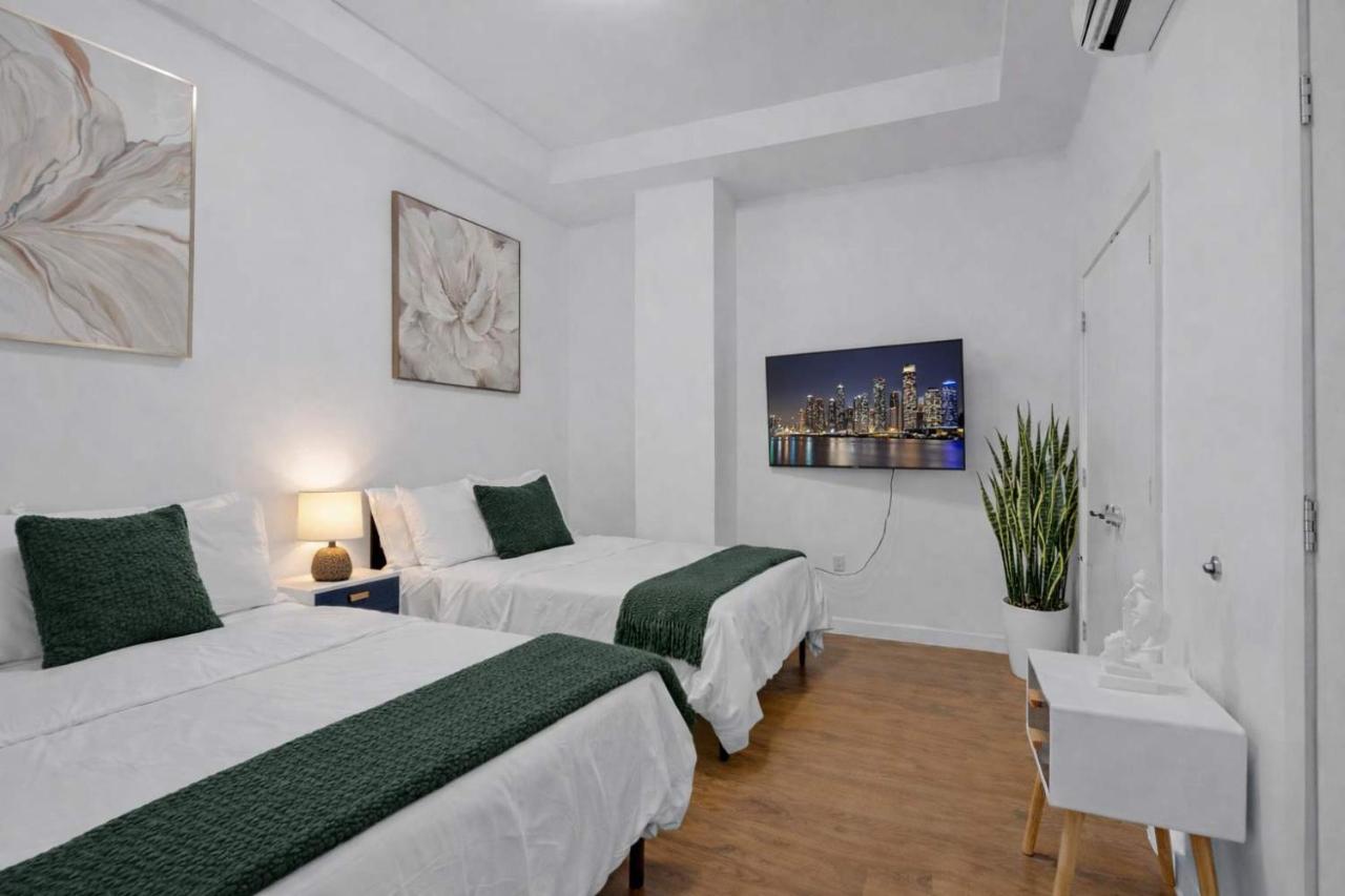 Downtown Tulsa Executive Suite Sleeps 6 Gym Co-Work & Lounge Access - Bed and Breakfast Tulsa