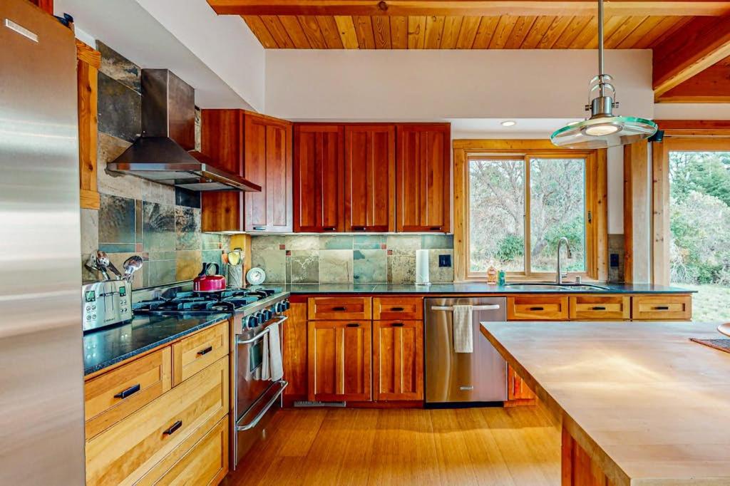 The Barn - Bed and Breakfast Gualala