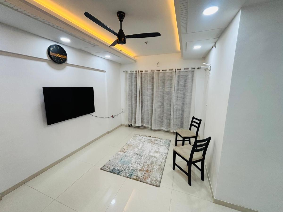 2 BHK with 2000 sqft terrace - Ferienwohnung Kalyān