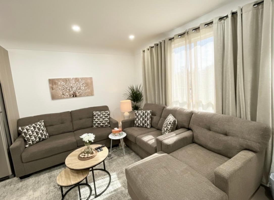 Entire House Near the Falls Cozy 3-Bedroom & 3-Free Parking - Chambres d'hôtes Chutes Niagara