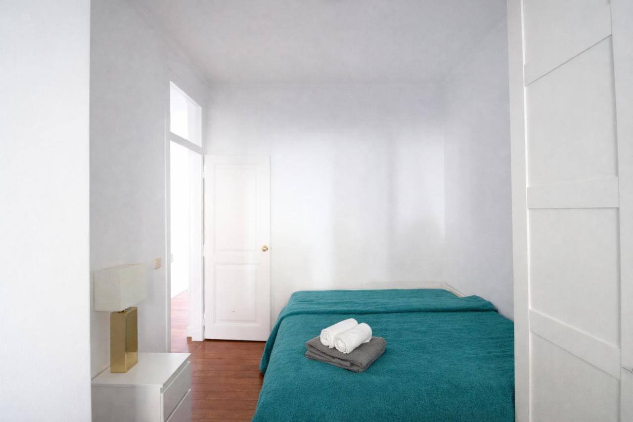 Campo de Ourique Portuguese 2-bedroom apartment with backyard - B&B Lisboa