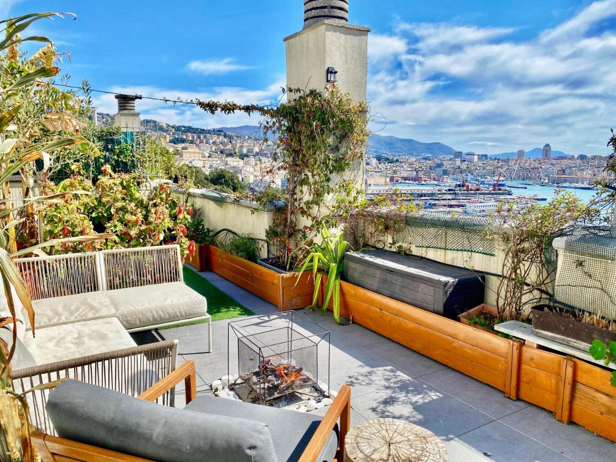 Terrazza su Genova - 300sqm Rooftop Penthouse w Sea & City Views - Close to Aquarium - B&B Genova