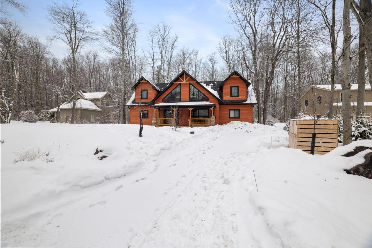 Pocono Retreat: Finnish Barrel Sauna, Hot Tub & Arcade - Bed and Breakfast Pocono Pines