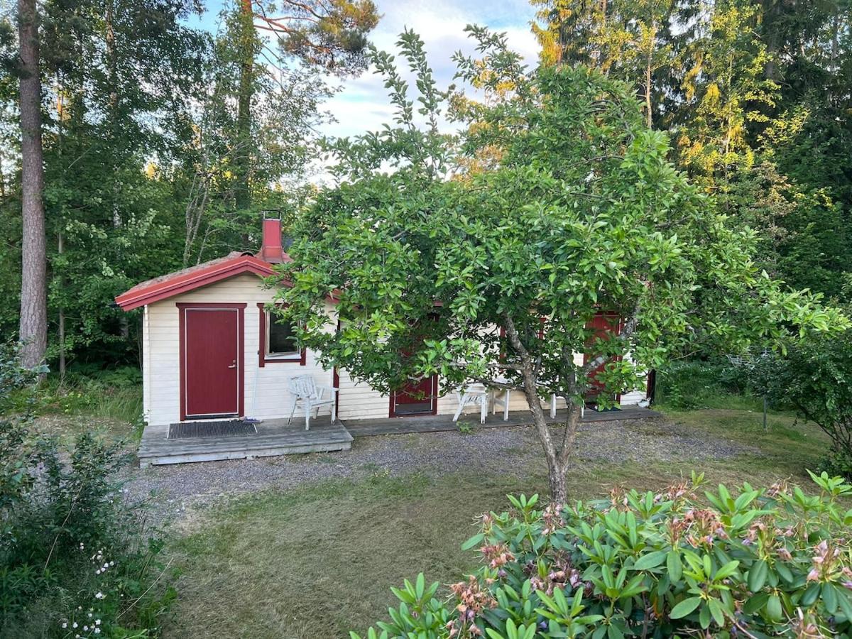Swedish cottage near ocean - B&B Norrtälje