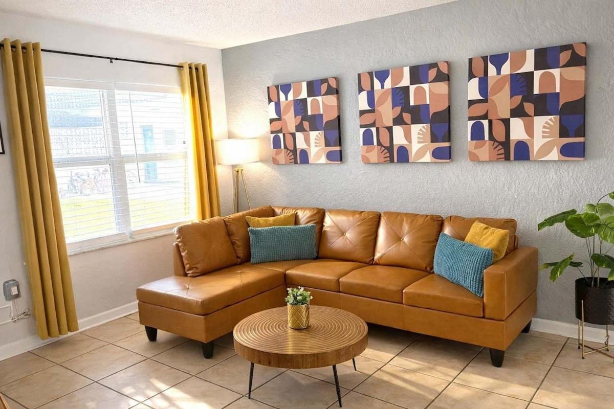 Ocean 21 - Waves & Wonders - B&B Indian Harbour Beach